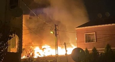 Sultanbeyli'de bir ev alev alev yandı