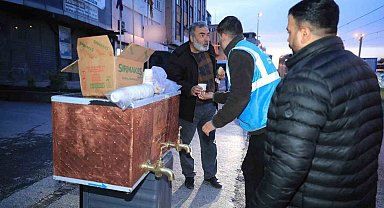 Sultangazi Belediyesi'nden iftara yetişemeyenlere ikram çeşmesinden sıcacık çorba