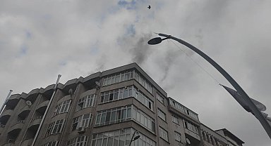 Sultangazi'de 5 katlı binada korkutan yangın: Mahsur kalan 3'ü çocuk 7 kişi kurtarıldı