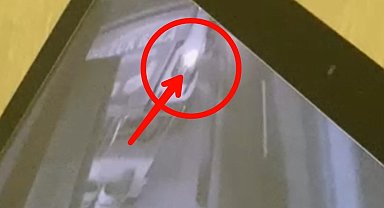 Sultangazi'de jet taşı motoruyla direksiyon kilidini kesip kamyoneti çaldılar: O anlar kamerada