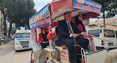 Sultanhisar'ın bağımsız adayı, şehri faytonla dolaşıp çocukların gönlünü alıyor