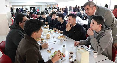 Sünnetci, MSÜ sınavına girecek öğrencilerle buluştu