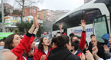 Süper Lig'e çıkan Zonguldakspor Basket 67 Takımı'na coşkulu karşılama