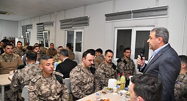 Suriye'nin kuzeyindeki Türk güvenlik güçleri iftarda bir araya geldi