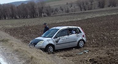 Takla atan otomobilden yara almadan kurtuldu