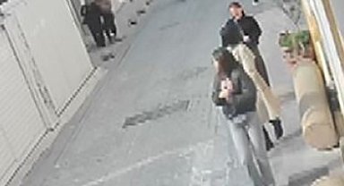 Taksi sürücüsünün, motosiklet sürücüsüne dehşeti yaşattığı anlar kamerada
