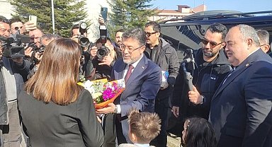 Tarım Bakanı'ndan Vali ve gazeteciye kadınlar günü hediyesi