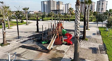 Tarsus'ta Berdan Parkına kimliği belirsiz kişi veya kişilerce zarar verildi