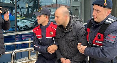 Tartıştığı kasiyere "Başımıza ne geldiyse bu kapalılardan geldi" diyen müdür yardımcısı gözaltında