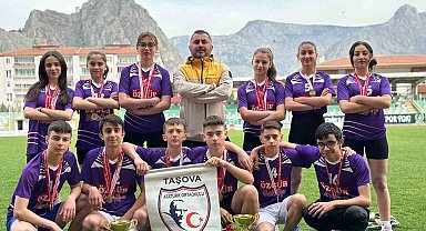 Taşova Atatürk Ortaokulu'ndan atletizmde 10 yılda 10 şampiyonluk