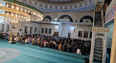 Tatvan'da ilk teravih namazı kılındı