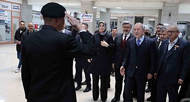 TBMM Milli Savunma Komisyonu Başkanı Akar'a şaşırtan karşılama