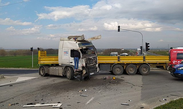 Tekirdağ'da tır, yolcu minibüsüne çarptı: 5 ölü, 10 yaralı