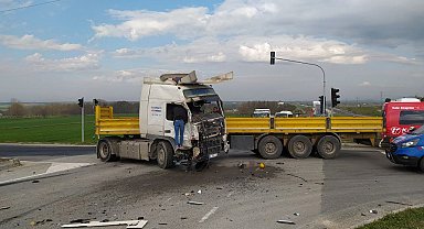 Tekirdağ'da tır, yolcu minibüsüne çarptı: 5 ölü, 10 yaralı