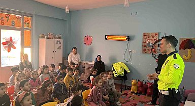 Tekman'da trafik dedektifleri işbaşında