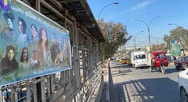 Terör örgütü PKK, Kerkük merkezine teröristlerin bulunduğu pankart astı