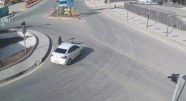Ters şeritte bisikleti ile ilerlerken ölümden döndü