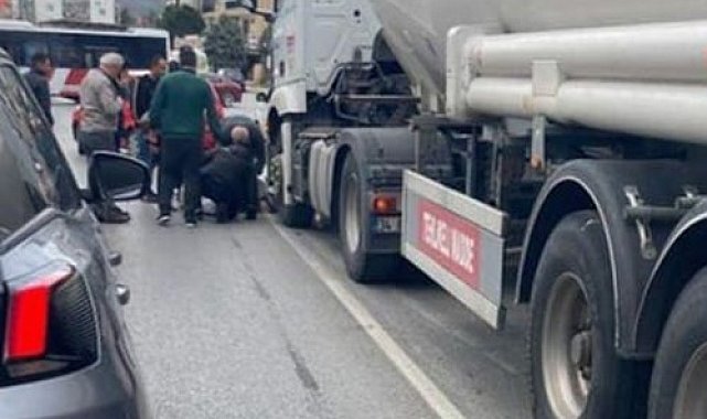 Tırın altında kalan kağıt toplayıcısı, feci şekilde can verdi