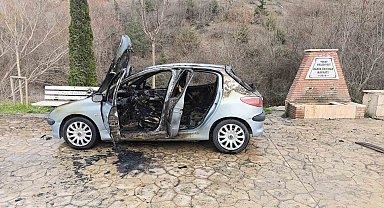 Tokat'ta yanan otomobil kullanılamaz hale geldi