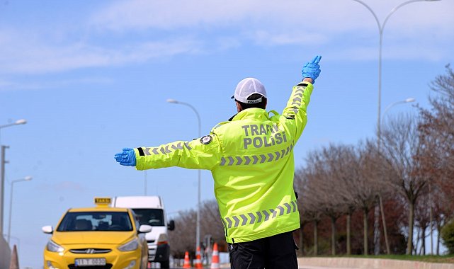 Trafik güvenliği için sürücüleri uyarıyorlar