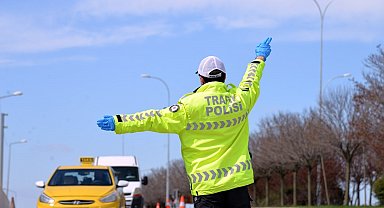 Trafik güvenliği için sürücüleri uyarıyorlar