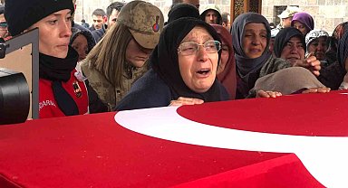Trafik kazasında hayatını kaybeden pilot üsteğmen son yolculuğuna uğurlandı