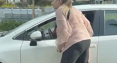 Trafikte kadın kadına kavga