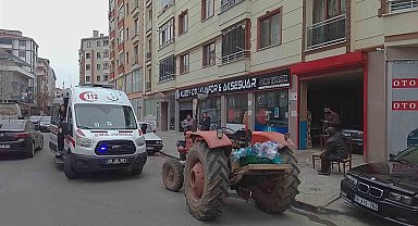 Traktöre binerken dengesini kaybedip düşerek yaralandı