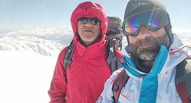 Tunceli'de, depremde hayatını kaybedenler anısına tırmanış gerçekleştirildi