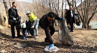 Tunceli'de yüzlerce kişi Munzur Vadisi Milli Parkı'nı temizledi