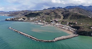 Türkiye'nin en büyük balıkçı barınağının inşaatı sürüyor