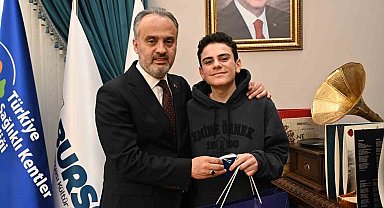 Türkiye'nin en genç satranç ustasından Başkan Aktaş'a ziyaret