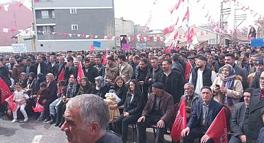 Tutak'ın ilk kadın adayı partililerle buluştu