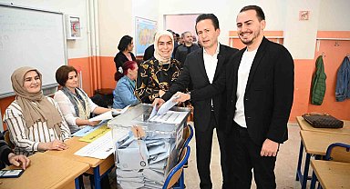 Tuzla Belediye Başkanı Dr. Şadi Yazıcı, oyunu ailesi ile birlikte kullandı