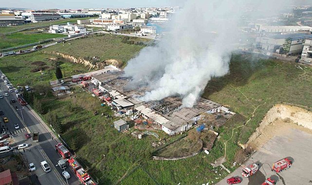 Tuzla'da boya fabrikasında yangın