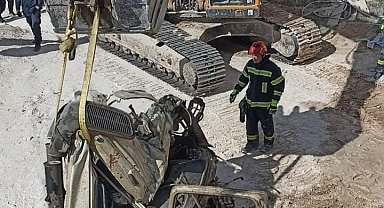 Uçurma yuvarlanan kamyonun sürücüsü öldü