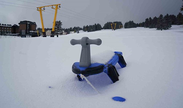 Uludağ'da kayak sezonu kapandı, pistler bomboş kaldı