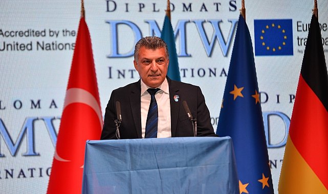 Uluslararası Diplomatlar Birliği Başkanı Bozçelik güven tazeledi