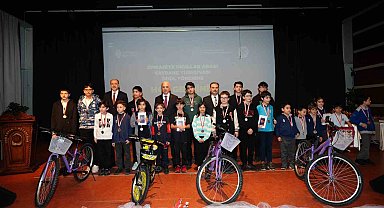 Ümraniye'de satranç turnuvası ödülleri sahiplerini buldu