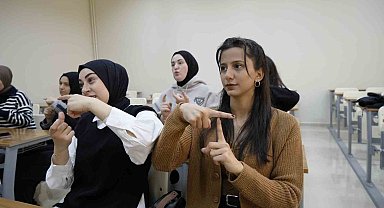 Üniversite öğrencilerinin Yaşlı Bakım Haftası için hazırladıkları video beğeni topladı