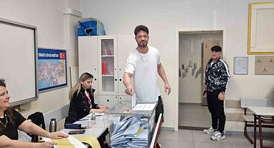 Ünlü şarkıcı Murat Boz oyunu kullandı