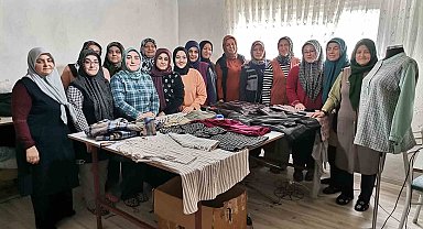 Ürettikleri kıyafetlerle ekonomiye katkı sağlıyorlar