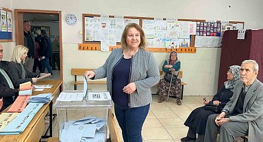 Uşak protokolü ve siyasiler tercihlerini yaptı