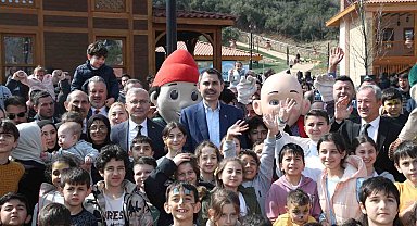 Üsküdar'da konuşan AK Parti İBB Başkan Adayı Kurum: "Hayali olmayanın eseri olmazmış"