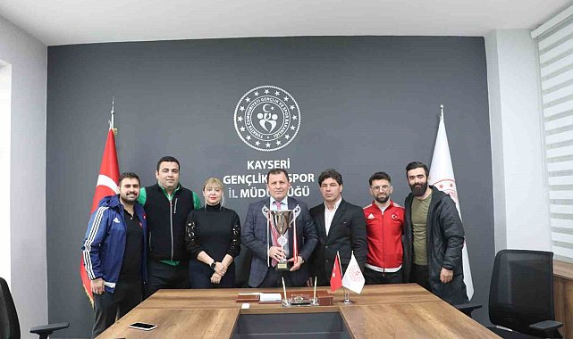 Üst üste 3 yıldır Türkiye şampiyonu oldular