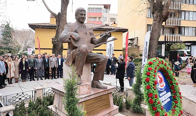 Usta halk ozanı Özay Gönlüm vefatının 24. yıl dönümünde de unutulmadı