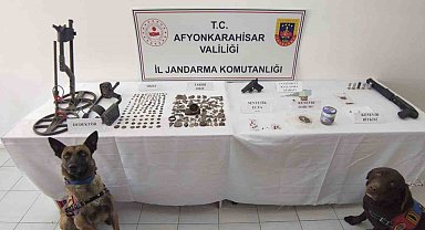 Uyuşturucu baskını yapılan evde 313 adet tarihi eser ele geçirildi