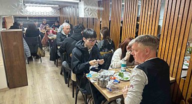 Uzak Doğudan gelip meşhur Denizli kebabının tadına baktılar