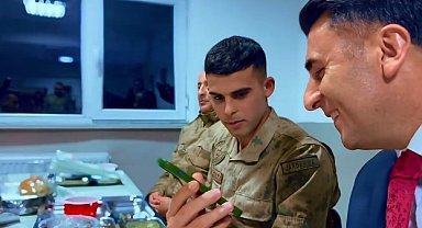 Vali Aygöl askerlerin aileleri ile telefonda görüştü