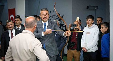 Vali Çelik, Çukurca'da okçuluk kulübü açtı